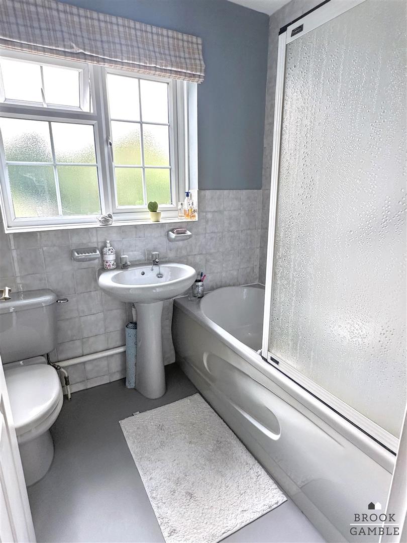 3 Bedroom House. 10 St. Annes Road in Eastbourne,  18